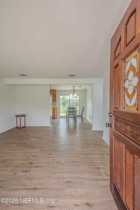 11272 Avery Drive, Jacksonville FL - photo 8 of 36
