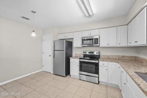 10915 Mindanao Drive, Jacksonville FL - photo 7 of 19