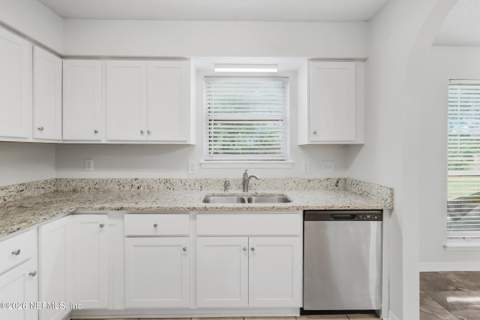 10915 Mindanao Drive, Jacksonville FL - photo 9 of 19