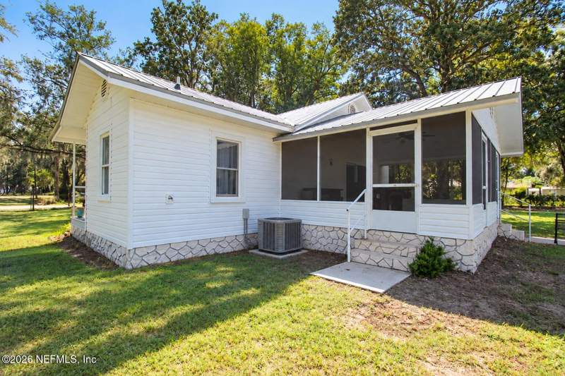3 bedroom Single Family Residence at 7320 Old Wolf Bay Road, Metes & Bounds, Palatka — photo 3