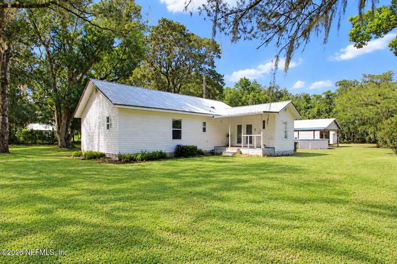 3 bedroom Single Family Residence at 7320 Old Wolf Bay Road, Metes & Bounds, Palatka — photo 2