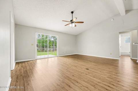 8031 Macinnes Drive, Jacksonville FL - photo 10 of 17