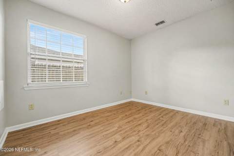 8031 Macinnes Drive, Jacksonville FL - photo 12 of 17