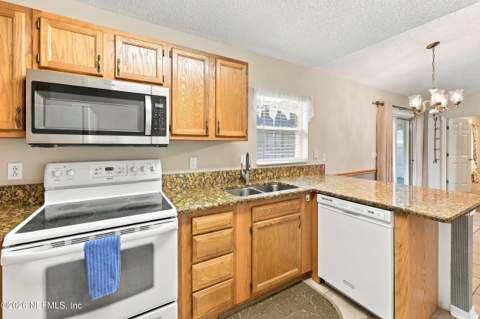 421 Mango Circle, St. Augustine FL - photo 13 of 36