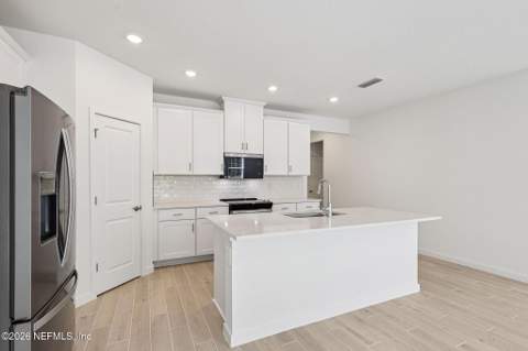 7378 Everett Forest Drive, Jacksonville FL - photo 6 of 20