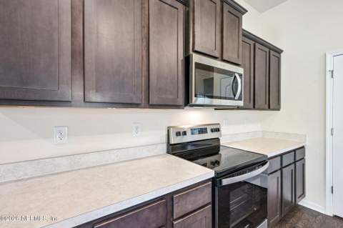 6128 Bucking Bronco Drive, Jacksonville FL - photo 7 of 36