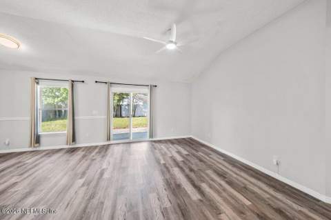 477 Shamrock Avenue, Jacksonville FL - photo 7 of 27