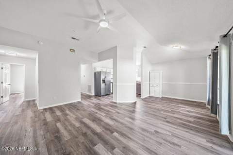 477 Shamrock Avenue, Jacksonville FL - photo 6 of 27