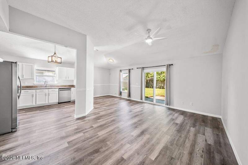 3 bedroom Single Family Residence at 477 Shamrock Avenue, Oceanway Manor, Jacksonville — photo 3