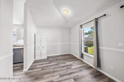 477 Shamrock Avenue, Jacksonville FL - photo 10 of 27