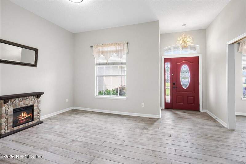 4 bedroom Single Family Residence at 1580 Glen View Street, Northglen, Middleburg — photo 3