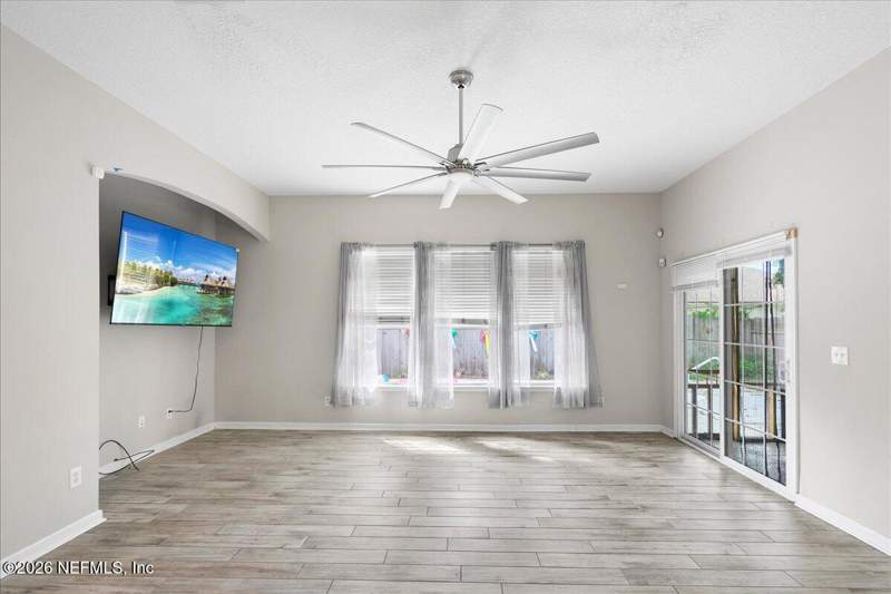 4 bedroom Single Family Residence at 1580 Glen View Street, Northglen, Middleburg — photo 4