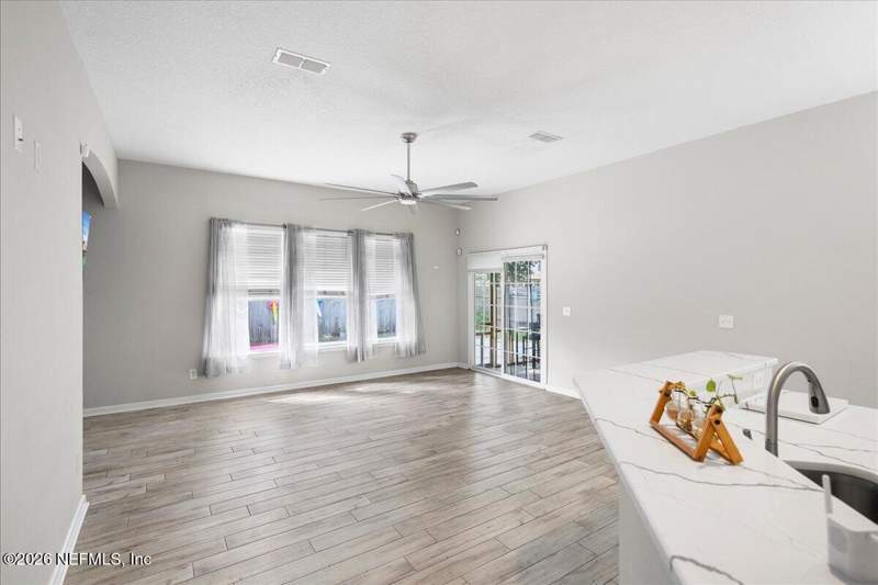 4 bedroom Single Family Residence at 1580 Glen View Street, Northglen, Middleburg — photo 5