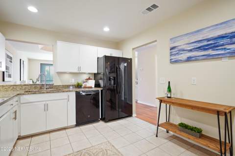 3820 Lavista Circle #113, Jacksonville FL - photo 7 of 31