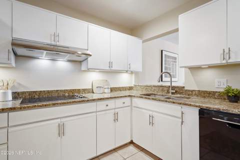 3820 Lavista Circle #113, Jacksonville FL - photo 8 of 31