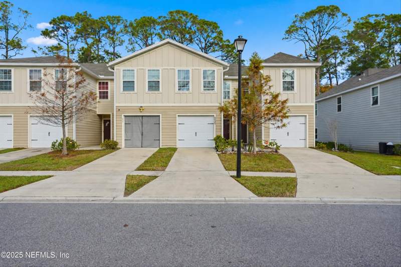 3 bedroom Townhouse at 5935 Creekside Crossing Drive, Creekside Townhomes, Jacksonville — photo 3