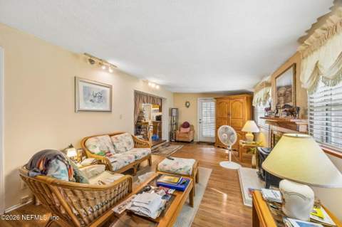 7820 Chateau Drive, Jacksonville FL - photo 9 of 28