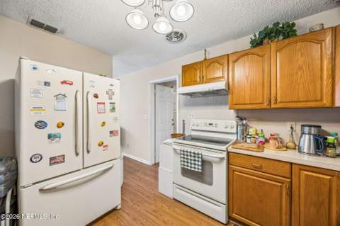 7820 Chateau Drive, Jacksonville FL - photo 11 of 28