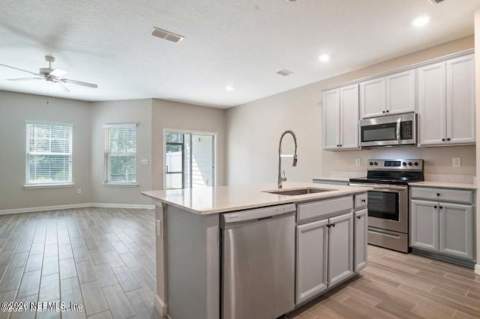 10312 Benson Lake Drive, Jacksonville FL - photo 6 of 28