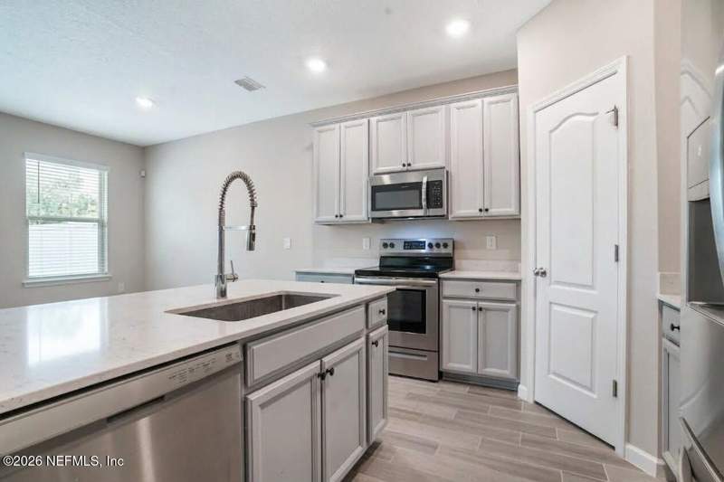 3 bedroom Townhouse at 10312 Benson Lake Drive, Longleaf, Jacksonville — photo 5