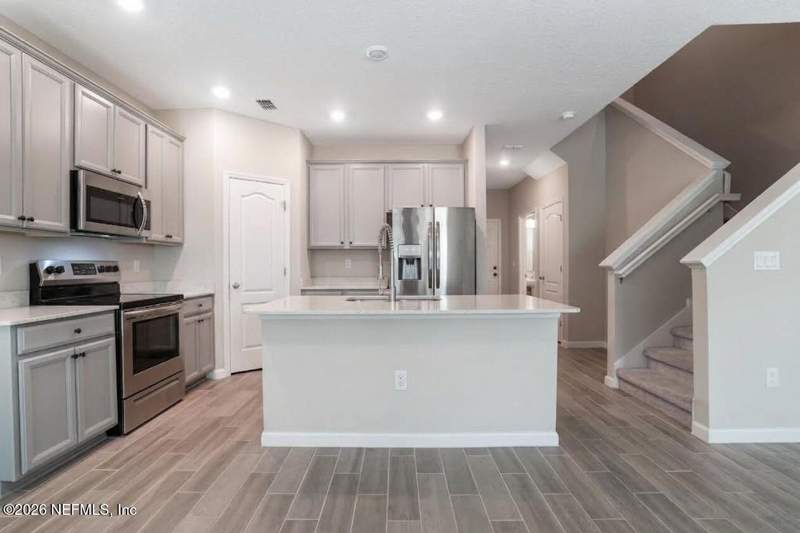 3 bedroom Townhouse at 10312 Benson Lake Drive, Longleaf, Jacksonville — photo 3