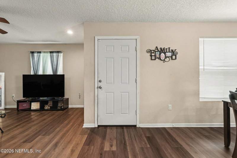 4 bedroom Single Family Residence at 7948 Siskin Avenue, Lincoln Villas, Jacksonville — photo 2