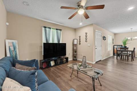 7948 Siskin Avenue, Jacksonville FL - photo 6 of 23