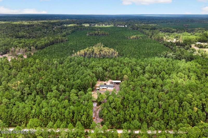 4 bedroom Mobile Home at 4990 Laurel Street, Middleburg, Middleburg — photo 3