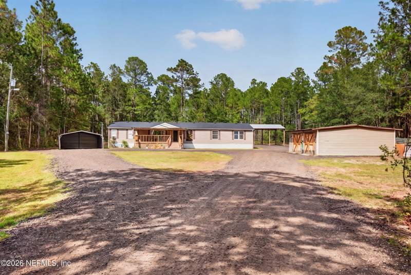 4 bedroom Mobile Home at 4990 Laurel Street, Middleburg, Middleburg — photo 2