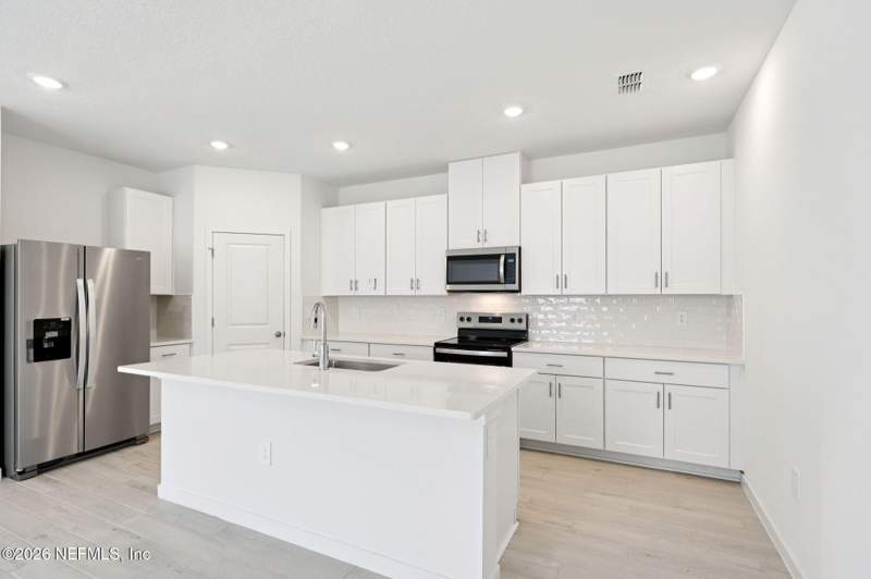 4 bedroom Single Family Residence at 10679 Lishwood Way, Kings Preserve, Jacksonville — photo 2