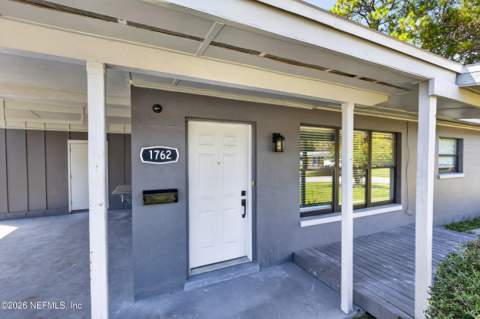 1762 Hawaii Drive, Jacksonville FL - photo 6 of 56