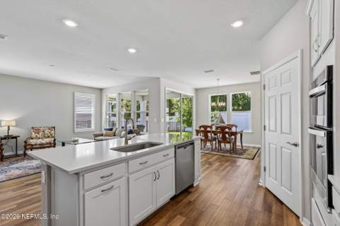 11018 Town View Drive, Jacksonville FL - photo 9 of 42