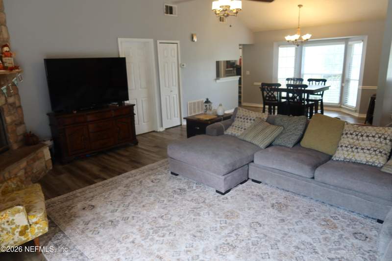 3 bedroom Single Family Residence at 8189 Kilwinning Lane, Highland Lakes, Jacksonville — photo 5
