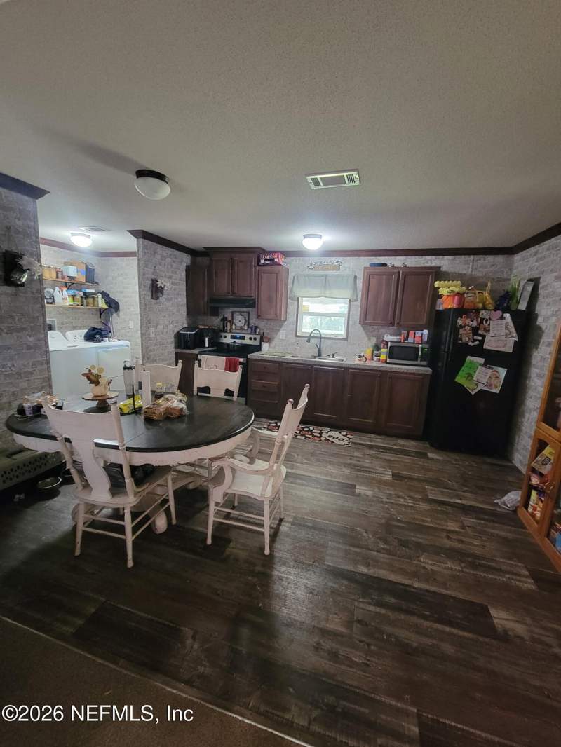 3 bedroom Mobile Home at 18285 Broken Arrow Road, Hilliard, Hilliard — photo 4