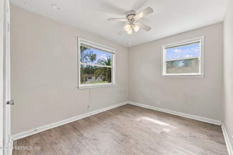 7328 Warner Drive, Jacksonville FL - photo 18 of 36