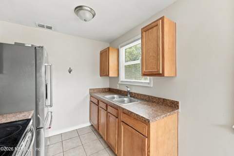 7328 Warner Drive, Jacksonville FL - photo 14 of 36