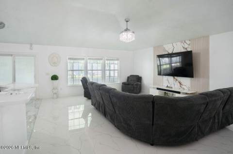 1246 Summit Oaks Drive, Jacksonville FL - photo 6 of 38