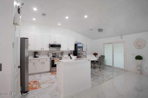 1246 Summit Oaks Drive, Jacksonville FL - photo 8 of 38