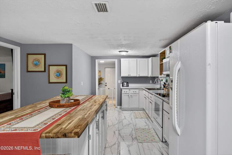 4 bedroom Single Family Residence at 7221 Dostie Drive, Washington Estates, Jacksonville — photo 5