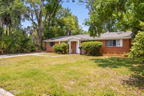 7221 Dostie Drive, Jacksonville FL - photo 8 of 37