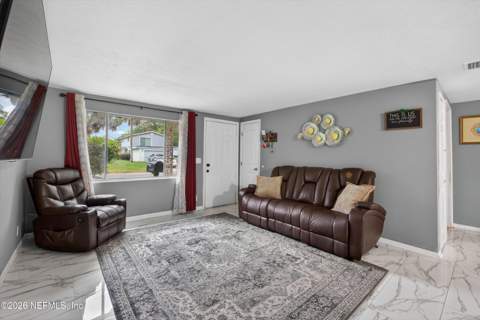 7221 Dostie Drive, Jacksonville FL - photo 11 of 37