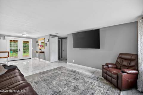 7221 Dostie Drive, Jacksonville FL - photo 13 of 37
