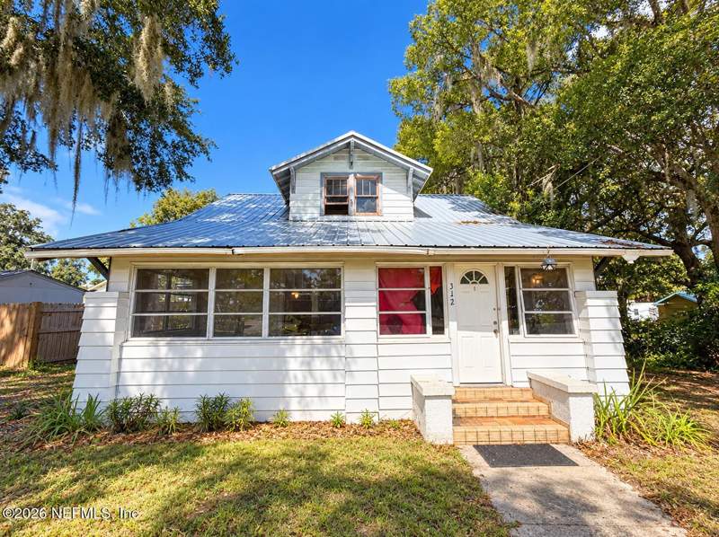 5 bedroom Single Family Residence at 312 Palmetto Avenue, Crescent City Blks, Crescent City — photo 2