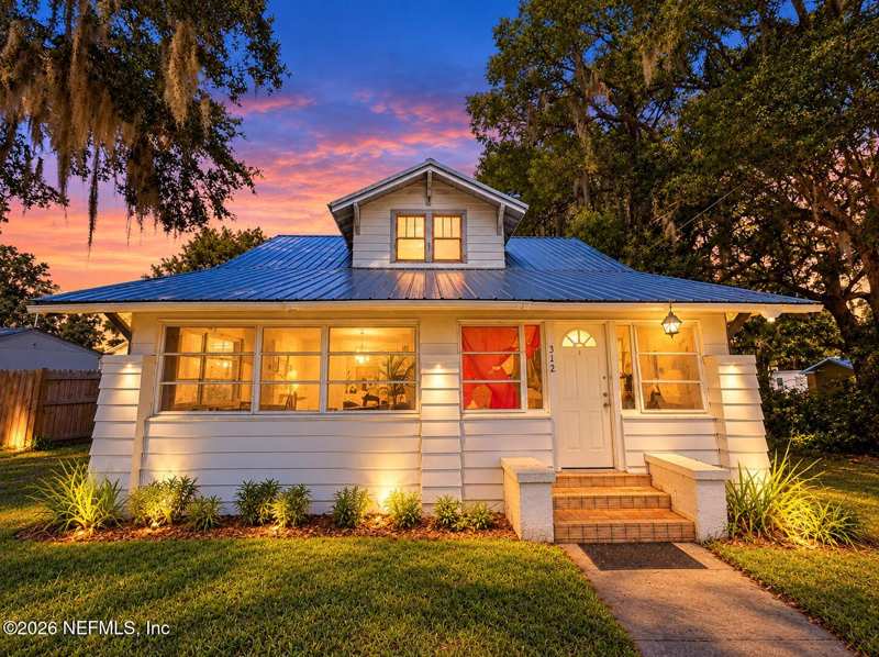 5 bedroom Single Family Residence at 312 Palmetto Avenue, Crescent City Blks, Crescent City — photo 1