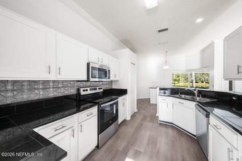 1556 Lakeway Drive, Fleming Island FL - photo 10 of 48