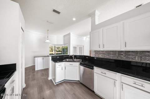 1556 Lakeway Drive, Fleming Island FL - photo 11 of 48
