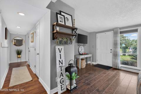 3048 Lorman Drive, Jacksonville FL - photo 8 of 84