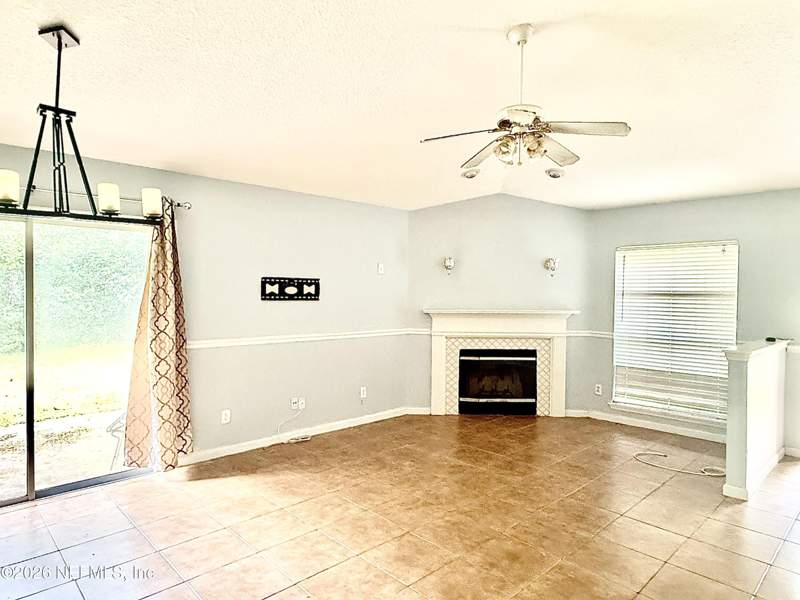 3 bedroom Single Family Residence at 135 Sorrel Street, Jacksonville South, Middleburg — photo 2