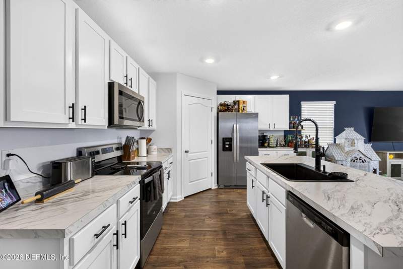 4 bedroom Single Family Residence at 12093 Green Thicket Lane, Copes Landing Phase 1, Jacksonville — photo 5