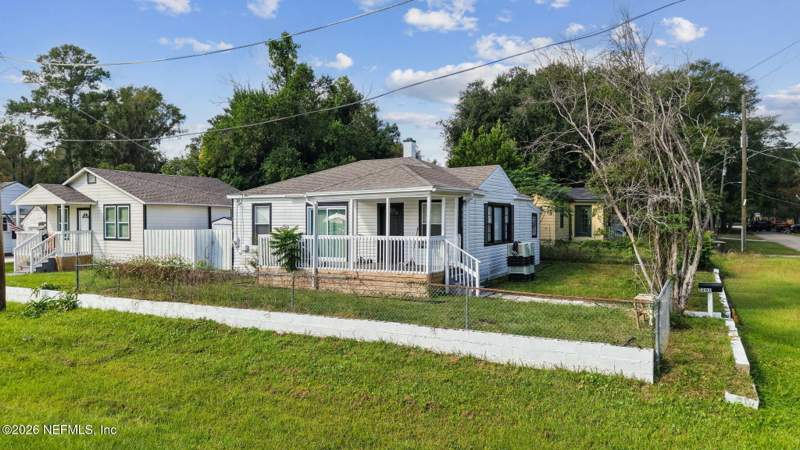 3 bedroom Single Family Residence at 5202 Birkenhead Road, Lakeshore, Jacksonville — photo 4